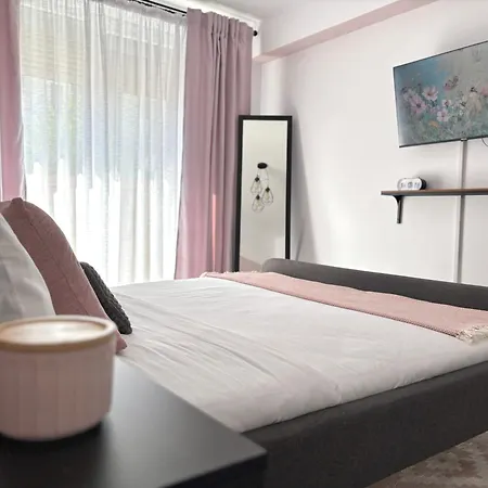 Wanderlust Pink, For 4, Wifi And Free Parking