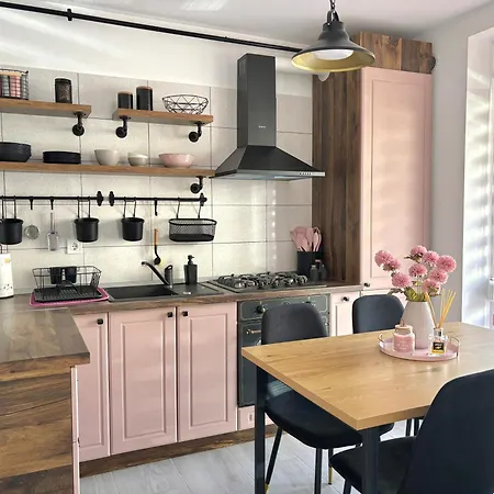 Wanderlust Pink, For 4, Wifi And Free Parking