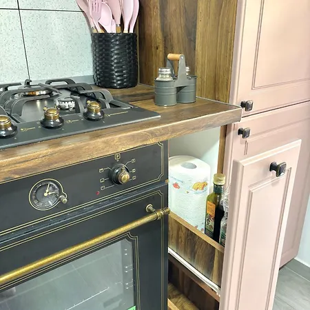 Apartment Wanderlust Pink, For 4, Wifi And Free Parking *