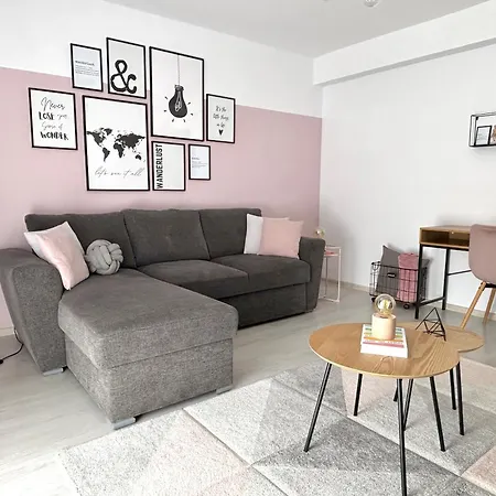 Apartment Wanderlust Pink, For 4, Wifi And Free Parking Risnov