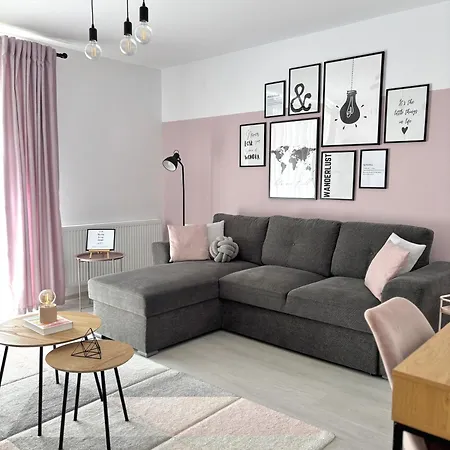 Wanderlust Pink, For 4, Wifi And Free Parking *