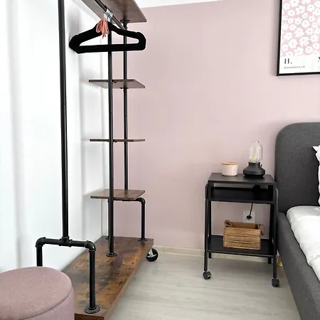 Wanderlust Pink, For 4, Wifi And Free Parking * Risnov
