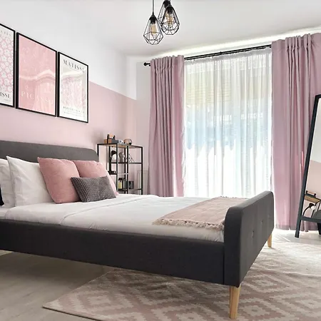Wanderlust Pink, For 4, Wifi And Free Parking
