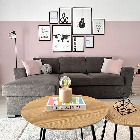 Wanderlust Pink, For 4, Wifi And Free Parking * Risnov